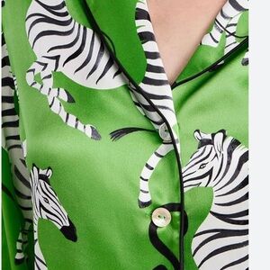 ✨ Olivia von Halle Silk Pajama Set – RARE Zebra Print ✨
Size: ex